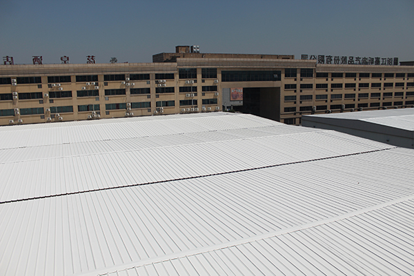 無(wú)錫某廠(chǎng)房彩鋼瓦屋面噴涂翻新案例