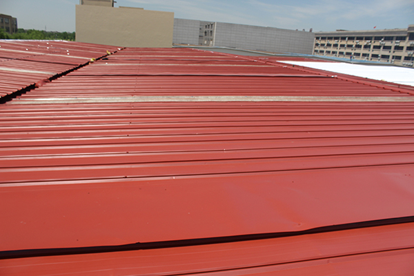 彩鋼瓦屋面漏水，要如何開(kāi)展翻新工作？