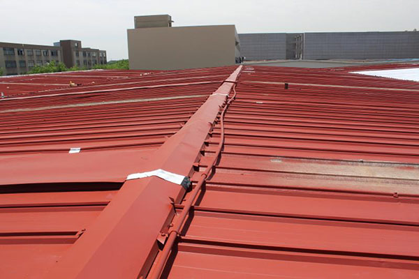 彩鋼瓦翻新的專(zhuān)用漆需要具備哪些特點(diǎn)？